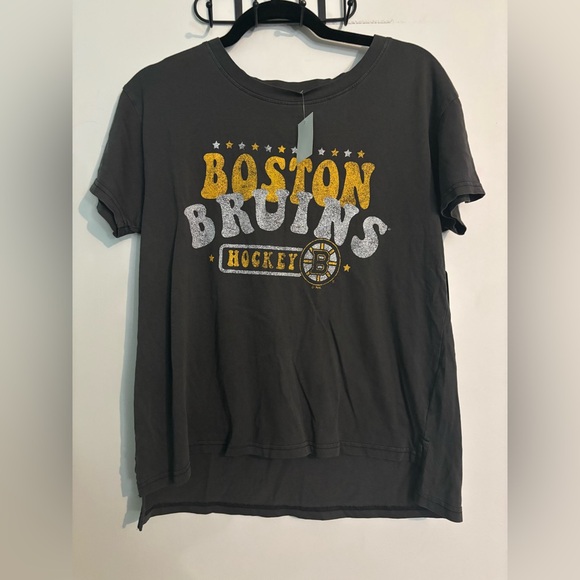 NHL Tops - NWT Boston Bruins Womens Sz Small Gray Yellow Logo Short Sleeve‎ Tee Shirt